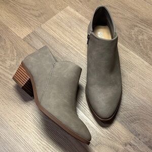 Gray Ankle Boots - like new - size 7.5